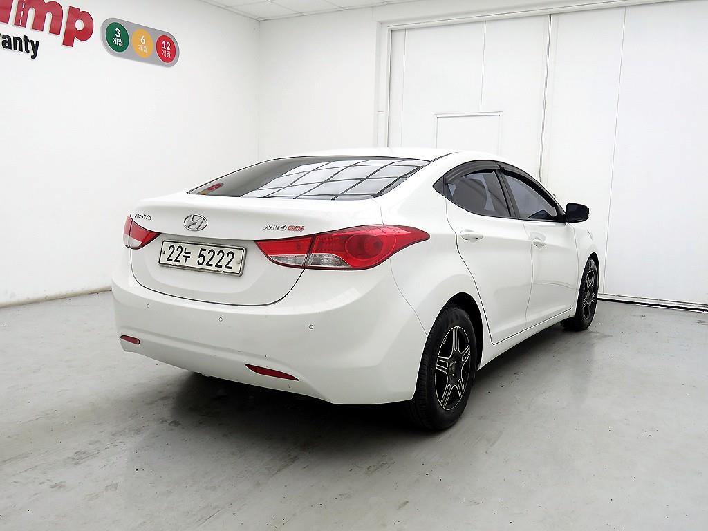 HYUNDAI Avante - Vista 4