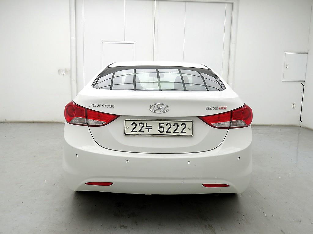 HYUNDAI Avante - Vista 3