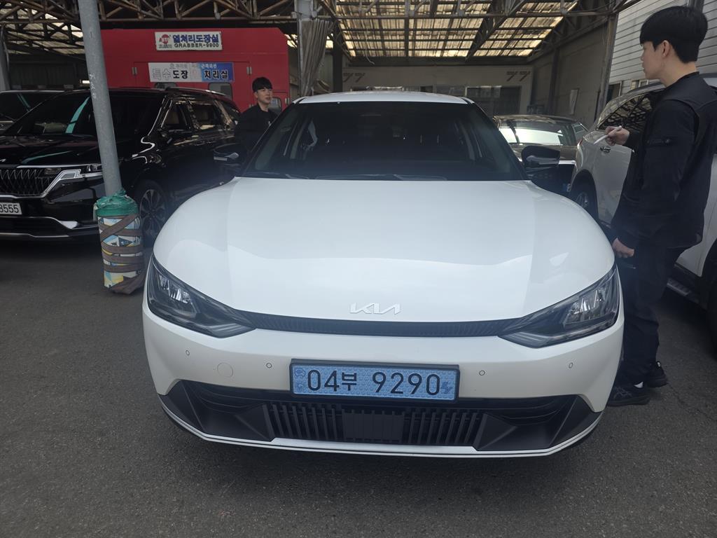 KIA EV6 2023 Blanco - Importación desde Corea - HF Imports Iquique - Foto 1