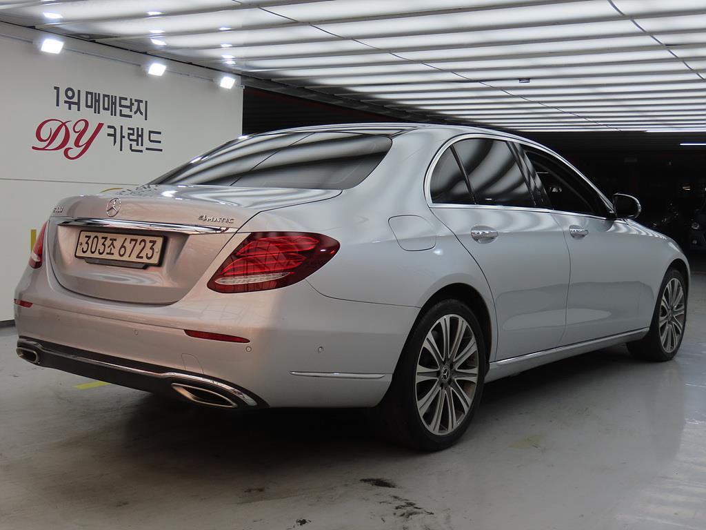 Mercedes Benz E class - Vista 3