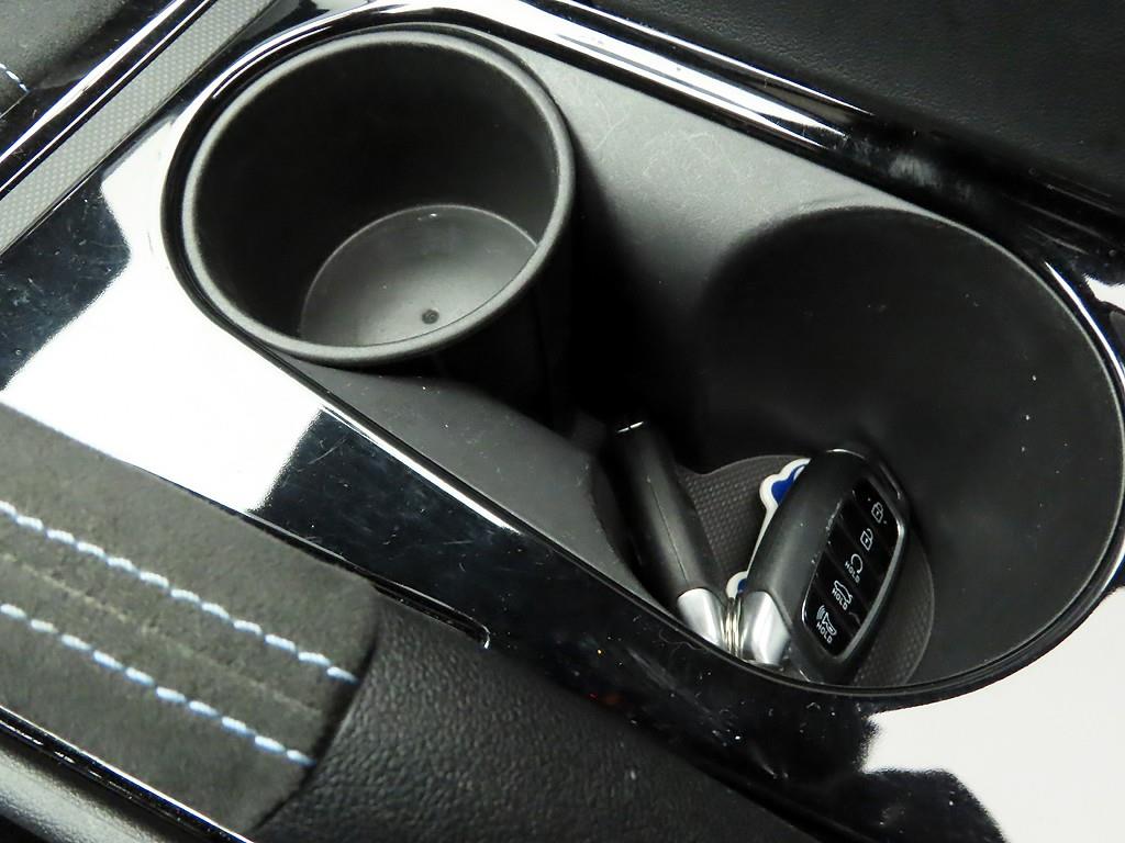 HYUNDAI Avante - Vista 12