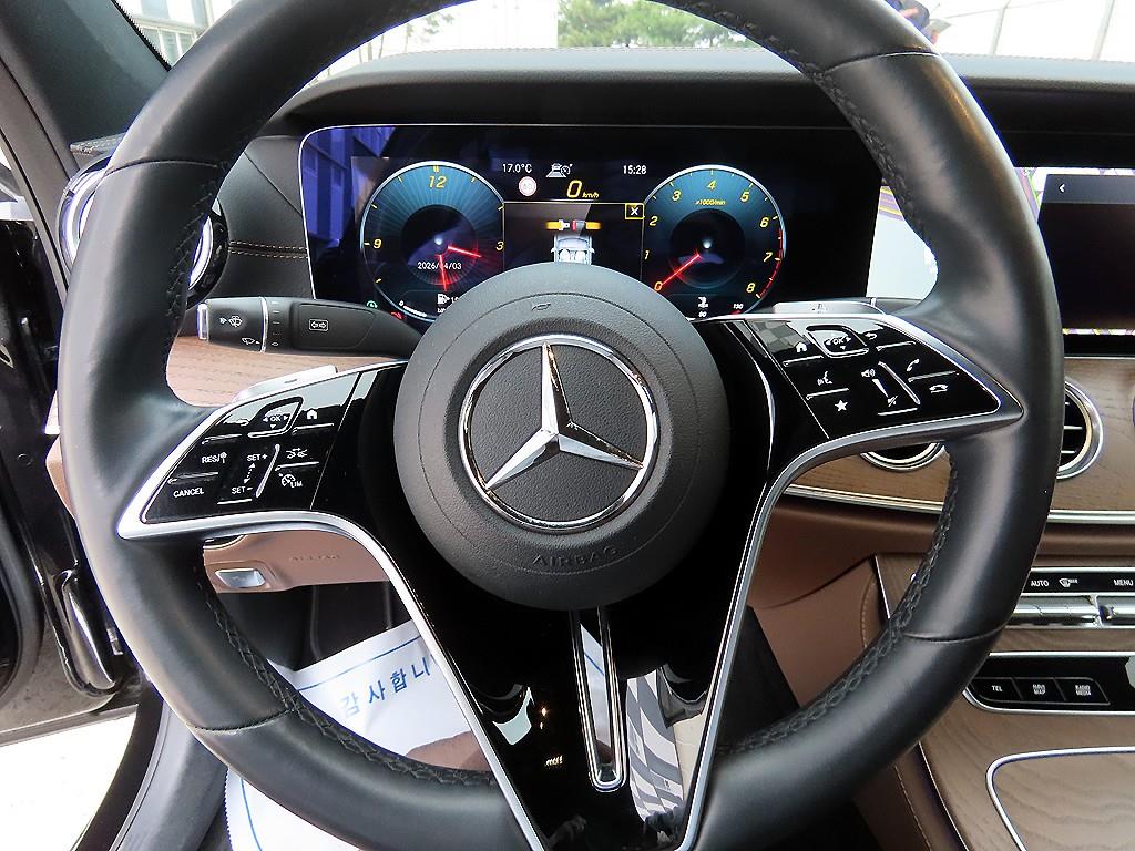 Mercedes Benz E class - Vista 8