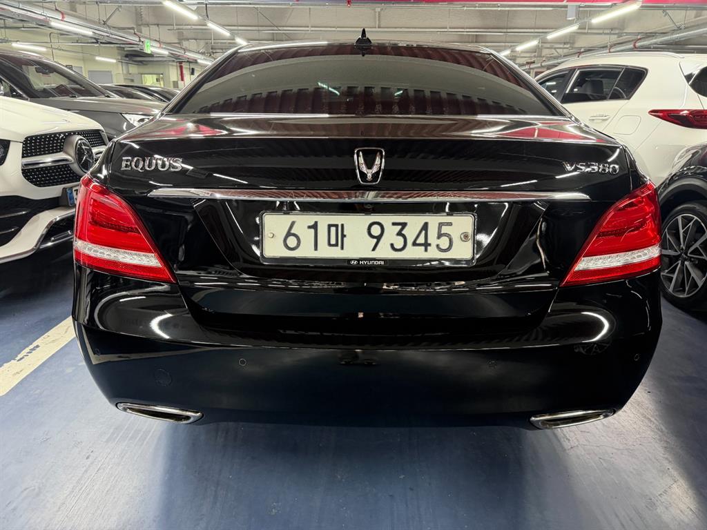 HYUNDAI Equus - Vista 5