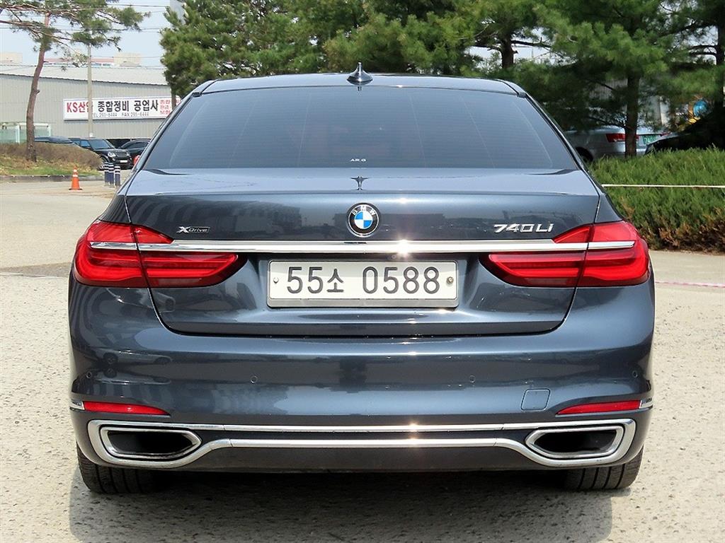 BMW 7 Series - Vista 4