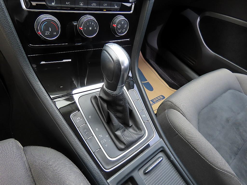 Volkswagen Golf - Vista 10