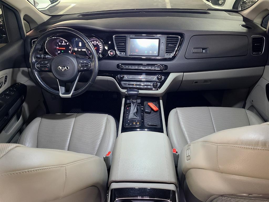 KIA Carnival - Vista 9