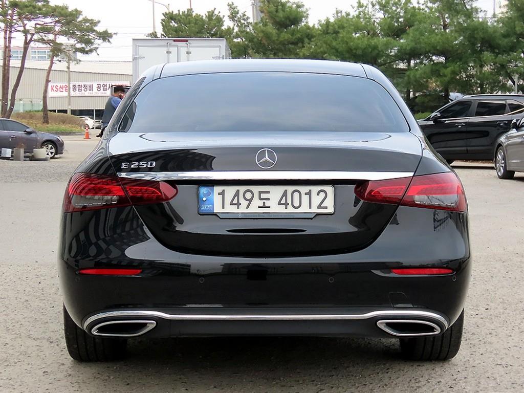 Mercedes Benz E class - Vista 4