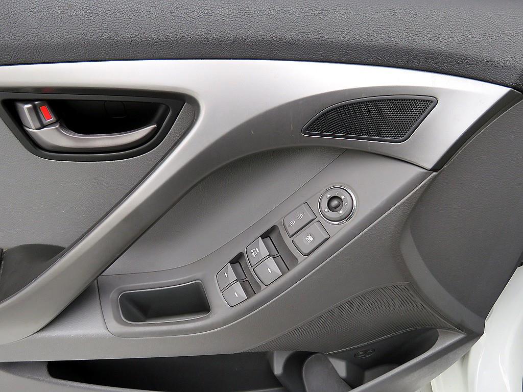 HYUNDAI Avante - Vista 8