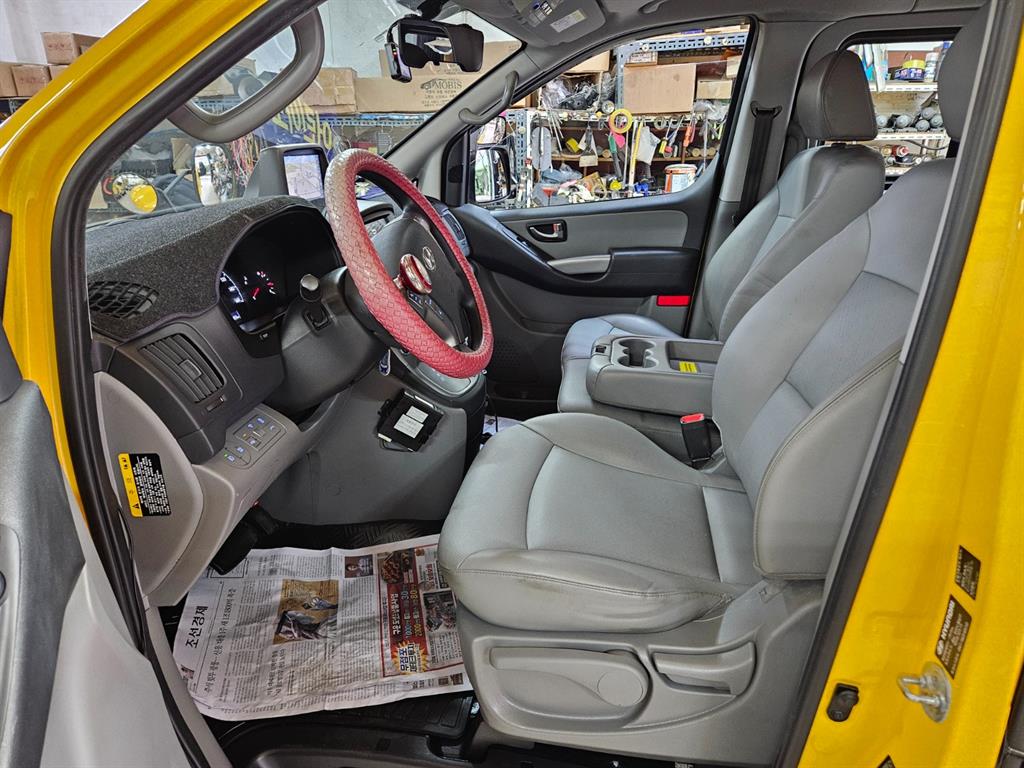 HYUNDAI Starex - Vista 8