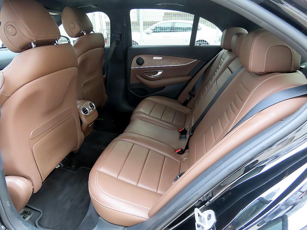 Mercedes Benz E class - Vista 6