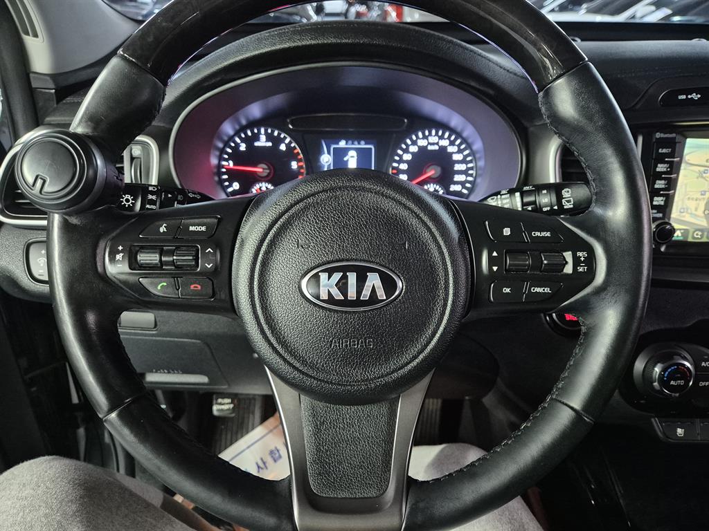 KIA Sorento - Vista 8