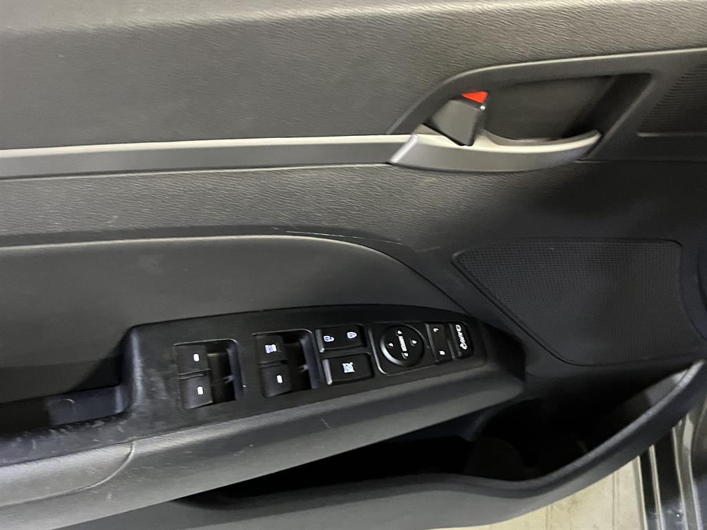 HYUNDAI Avante - Vista 12