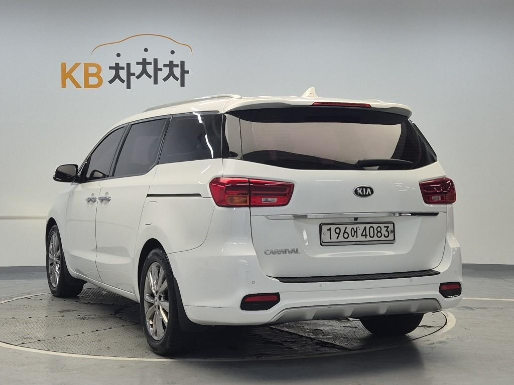 KIA Carnival - Vista 4