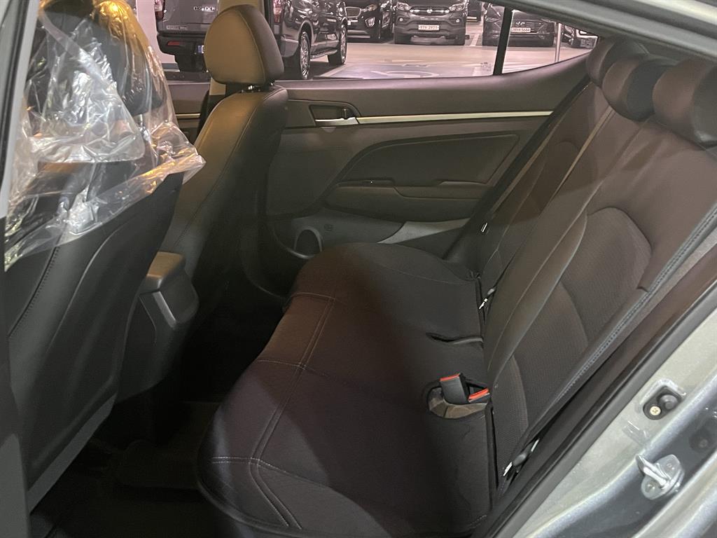 HYUNDAI Avante - Vista 6