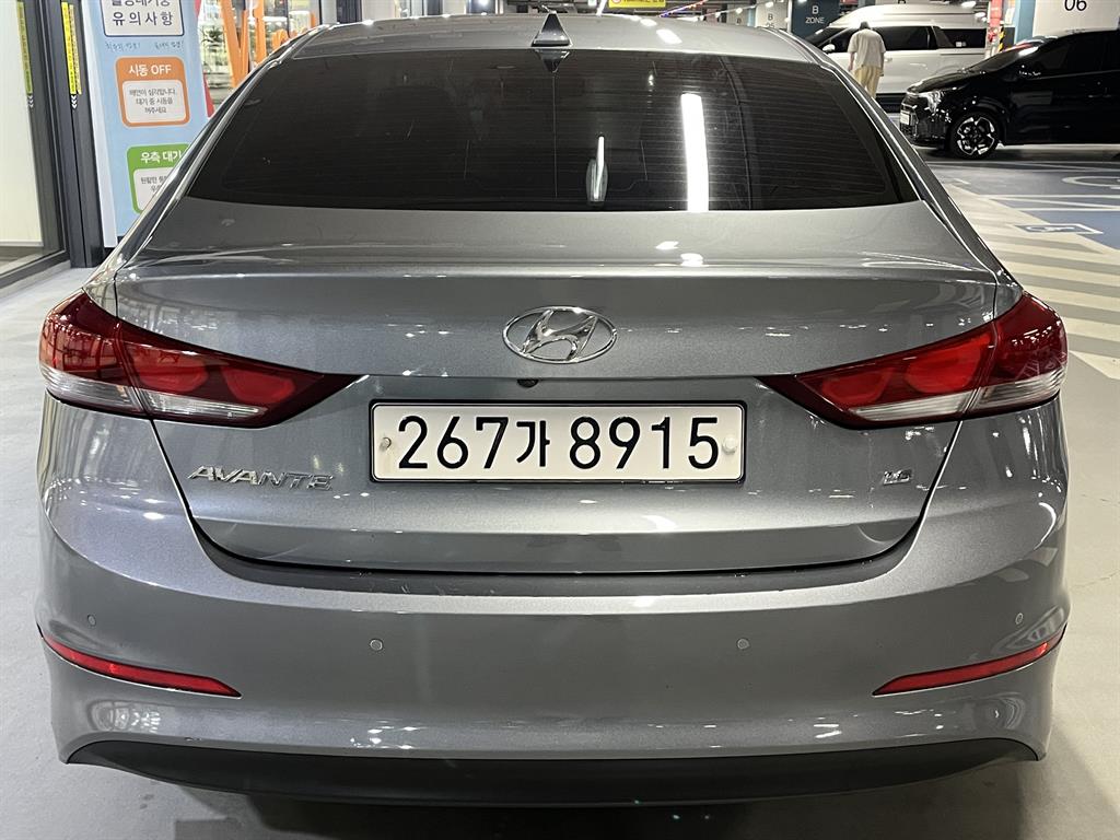 HYUNDAI Avante - Vista 5