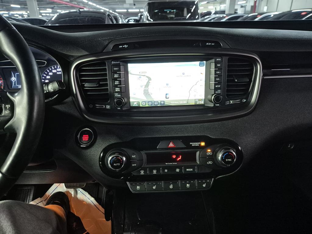 KIA Sorento - Vista 11