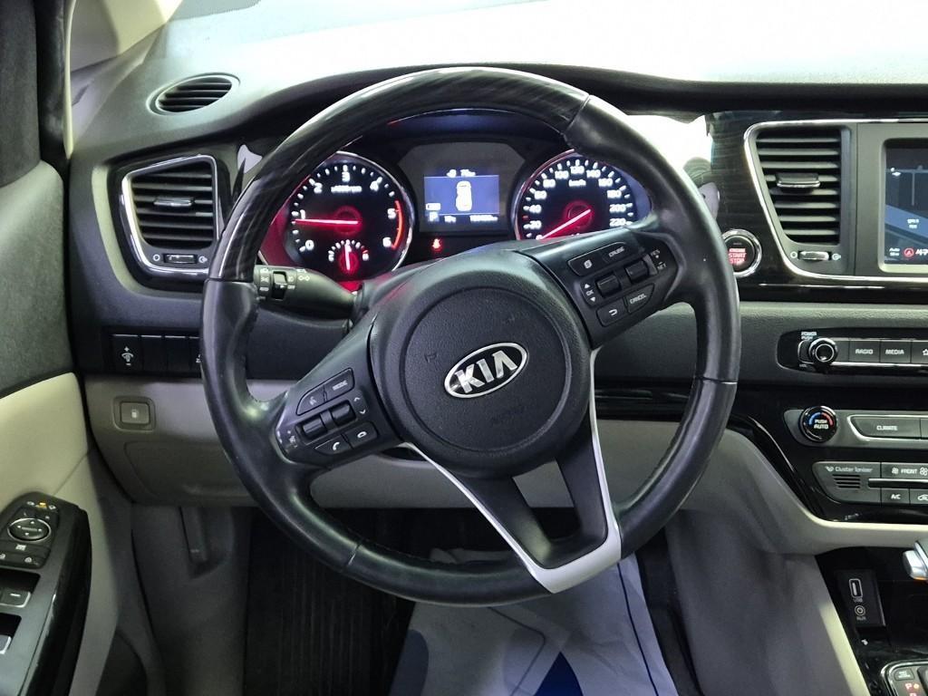 KIA Carnival - Vista 6