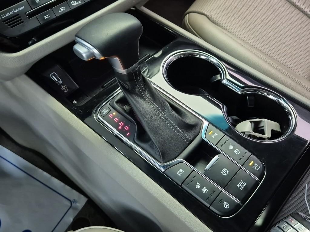 KIA Carnival - Vista 9