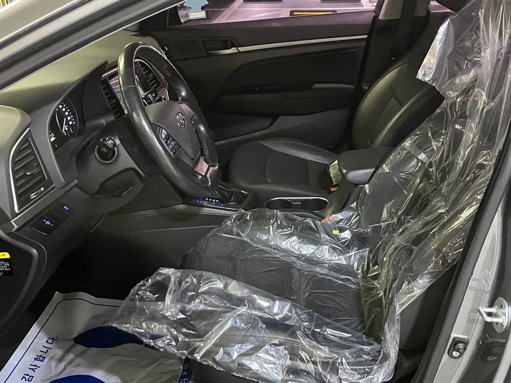 HYUNDAI Avante - Vista 11