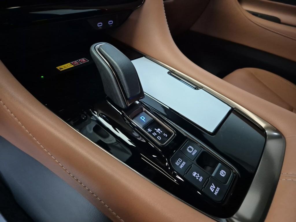 Toyota Alphard - Vista 8