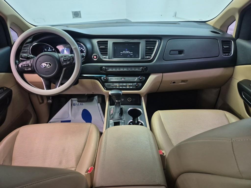 KIA Carnival - Vista 5