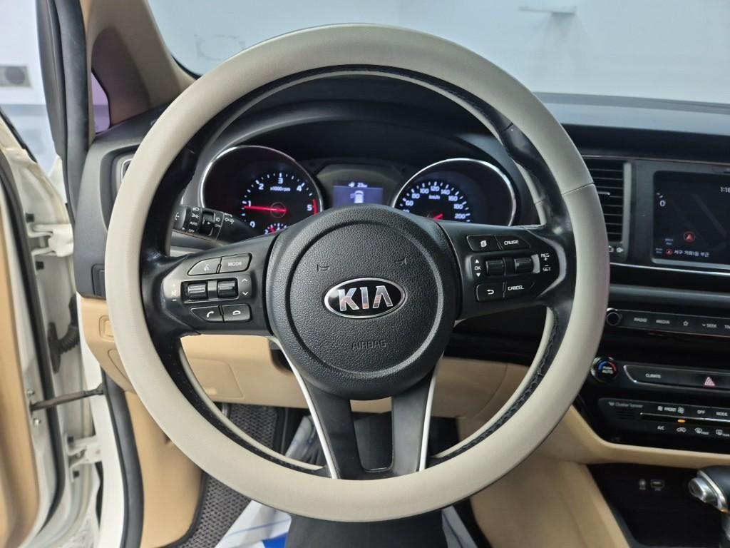 KIA Carnival - Vista 6