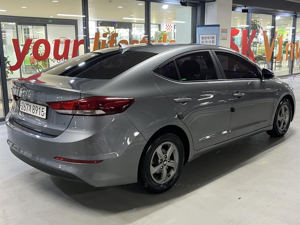 HYUNDAI Avante - Vista 4