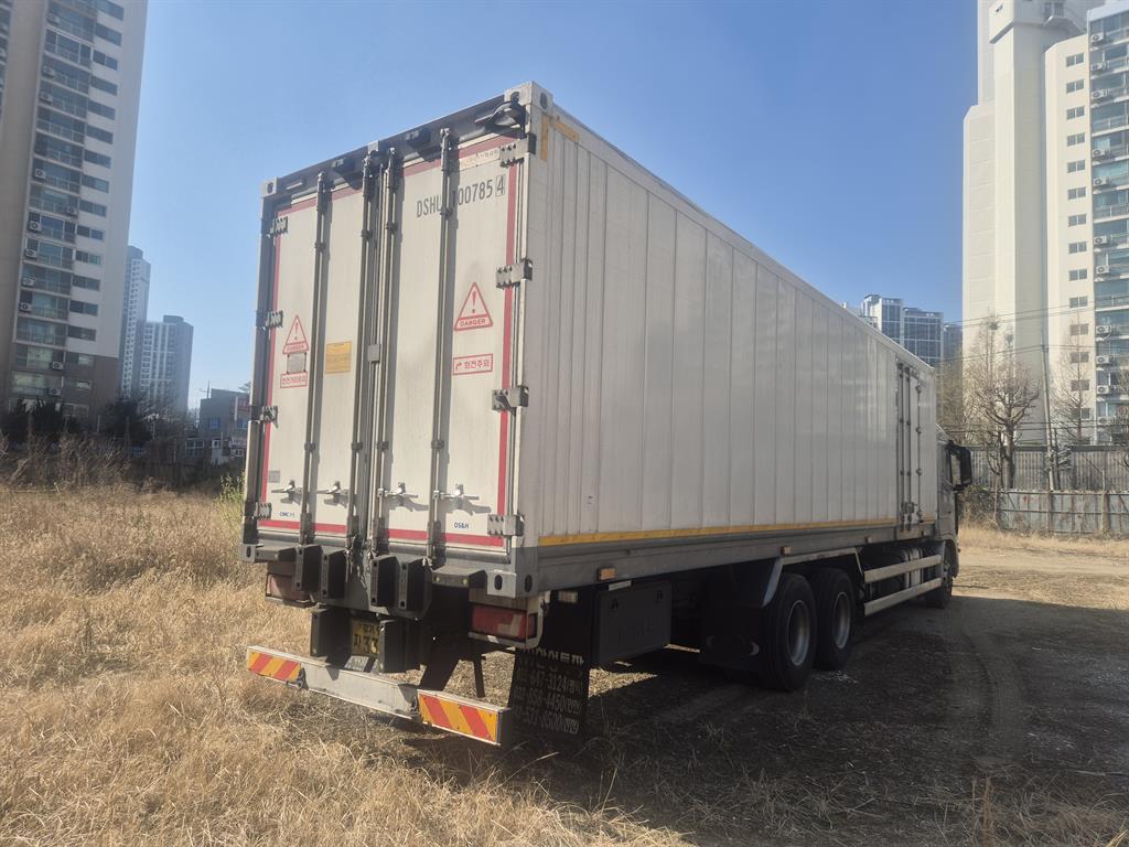 medium and large cargo truck - Vista 4