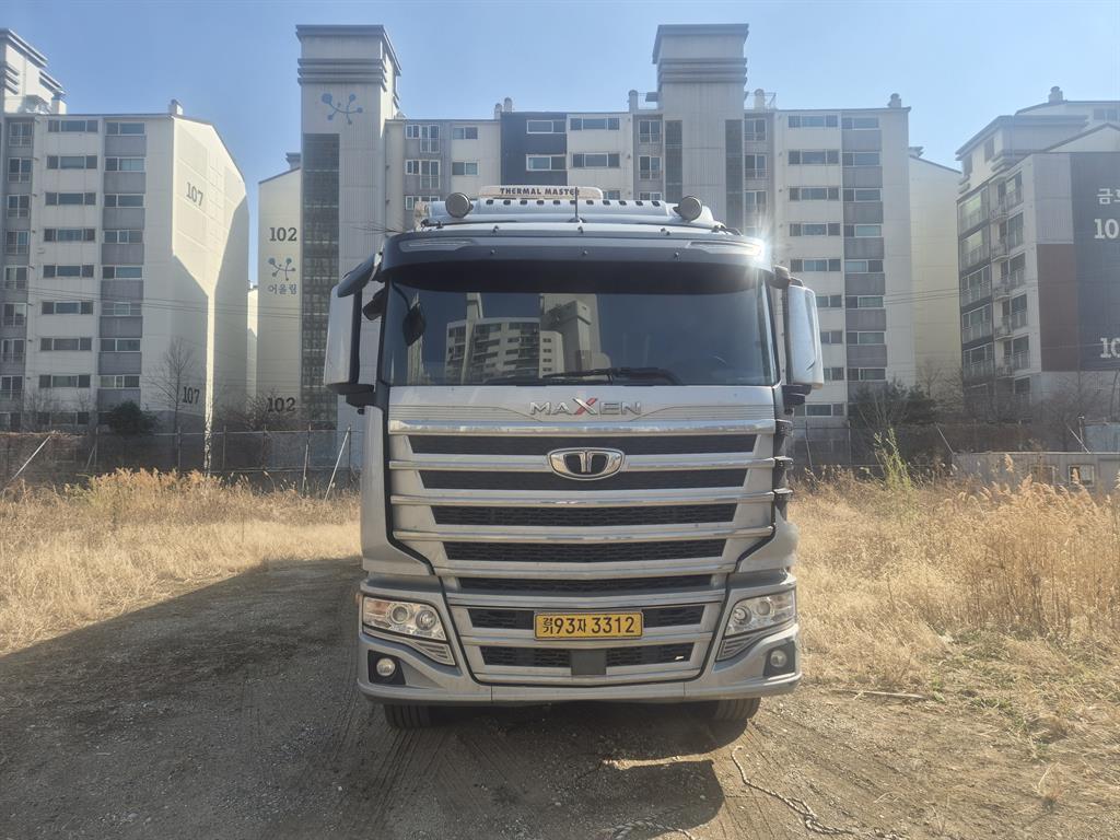 medium and large cargo truck - Vista 2