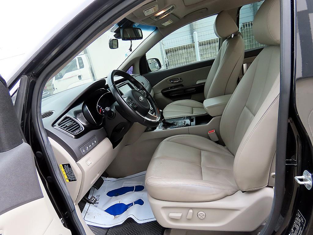 KIA Carnival - Vista 5