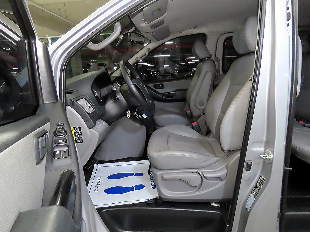 HYUNDAI Starex - Vista 6