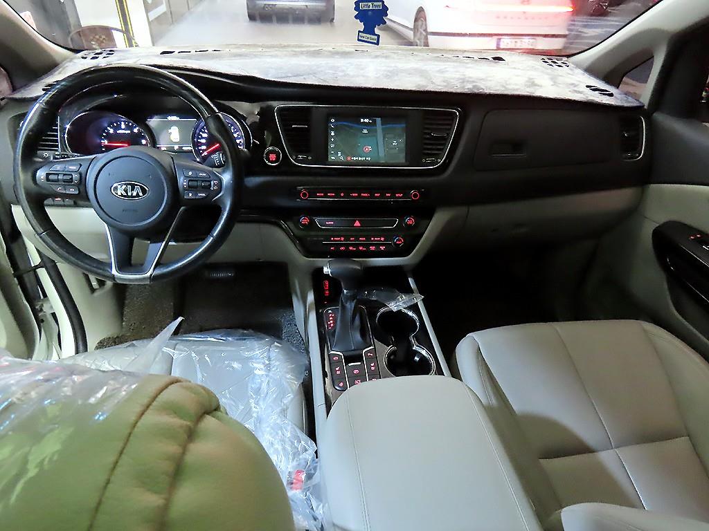 KIA Carnival - Vista 10