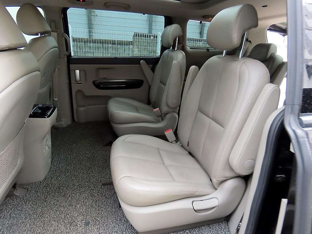 KIA Carnival - Vista 6