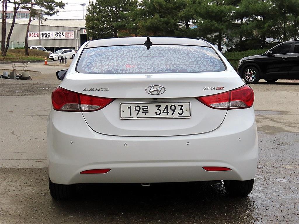 HYUNDAI Avante - Vista 4
