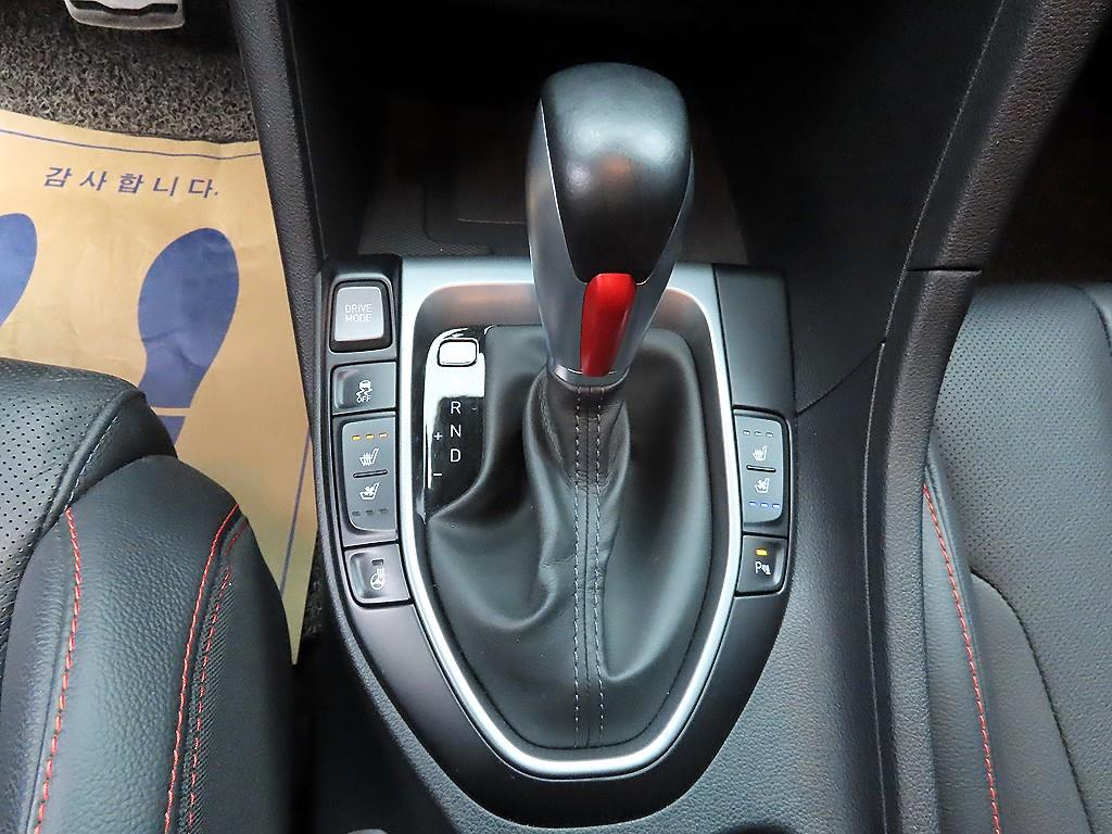 HYUNDAI Veloster - Vista 10