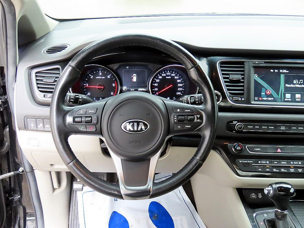 KIA Carnival - Vista 9