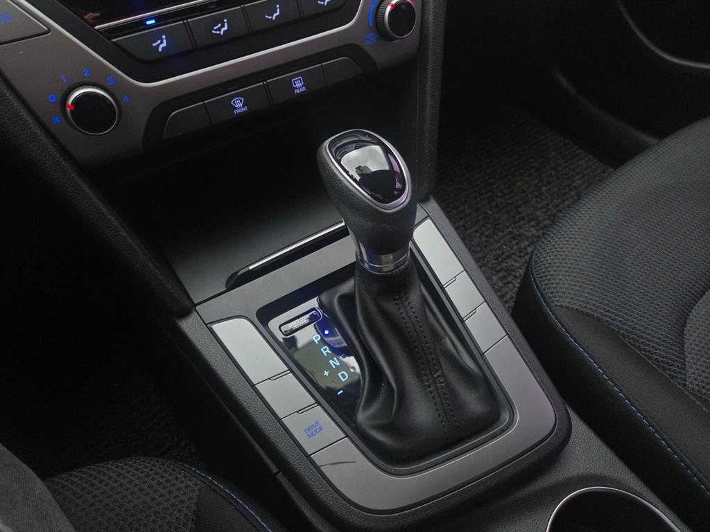 HYUNDAI Avante - Vista 10