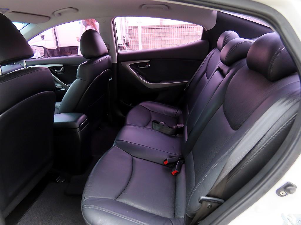 HYUNDAI Avante - Vista 6