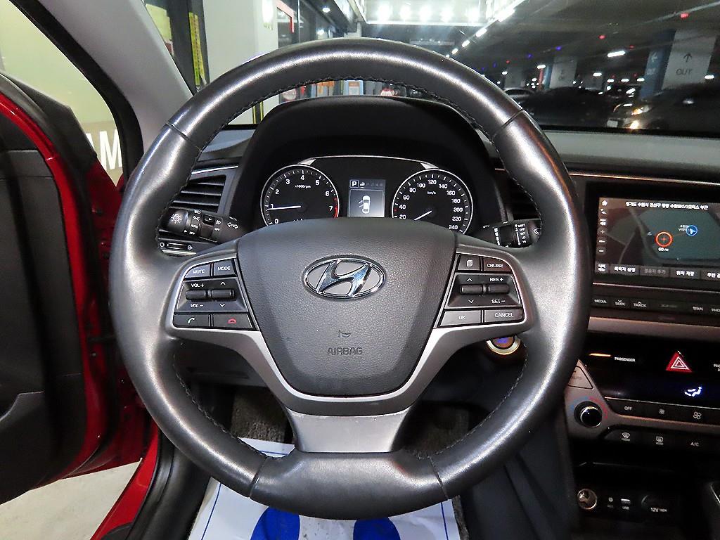 HYUNDAI Avante - Vista 8