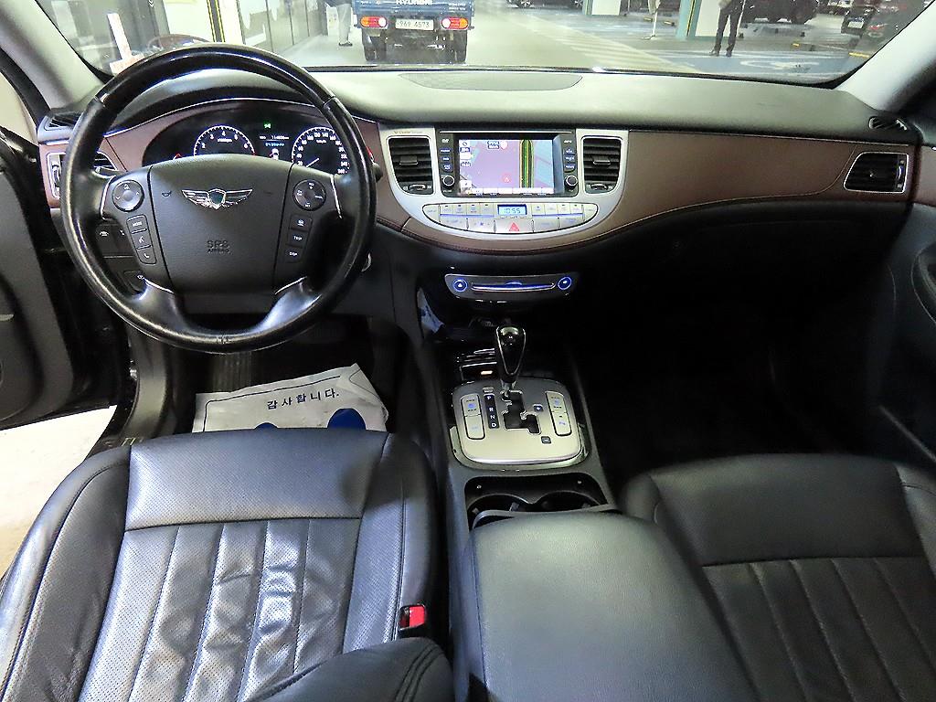 HYUNDAI Genesis - Vista 10