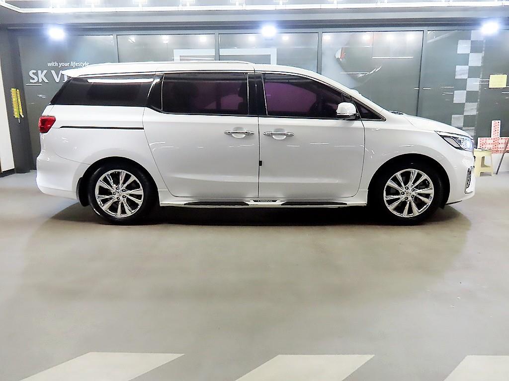 KIA Carnival - Vista 3