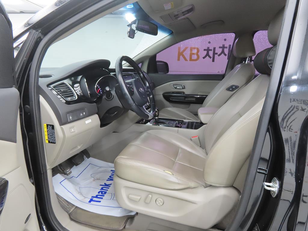 KIA Carnival - Vista 5