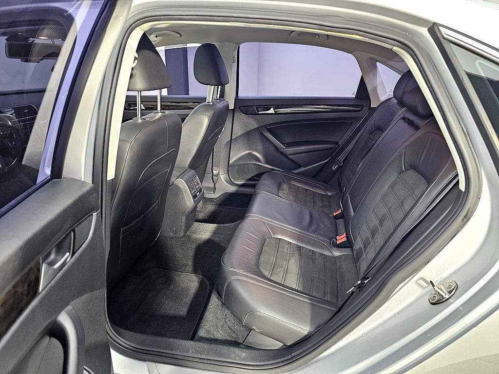 Volkswagen Passat - Vista 9