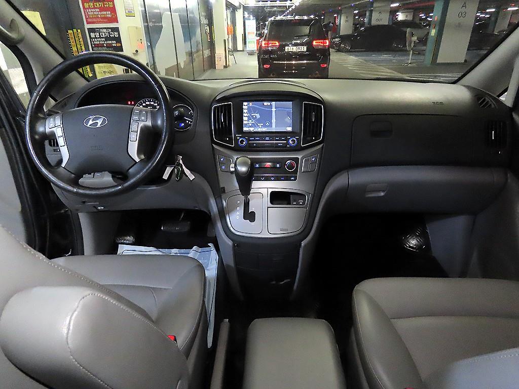 HYUNDAI Starex - Vista 10