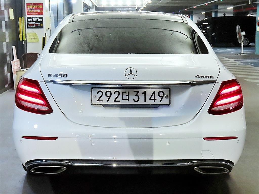 Mercedes Benz E class - Vista 5