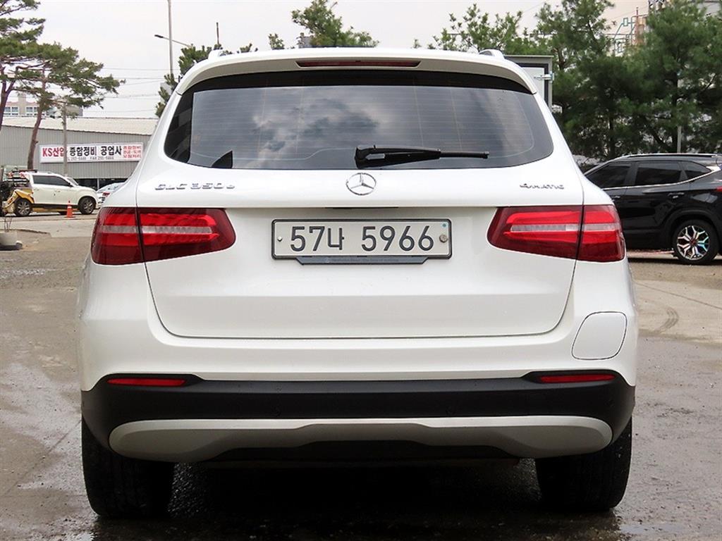 Mercedes Benz GLC Class - Vista 4