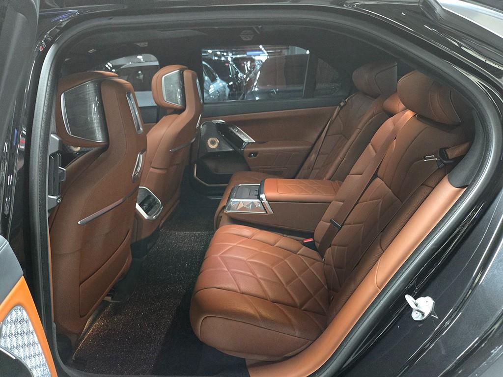 BMW 7 Series - Vista 6