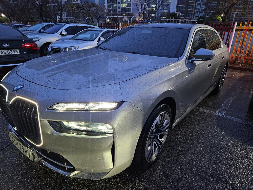 BMW 7 Series - Vista 3