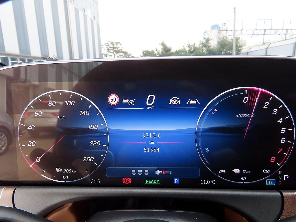 Mercedes Benz E class - Vista 9