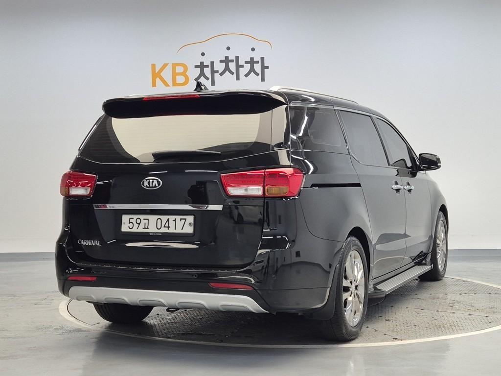 KIA Carnival - Vista 3